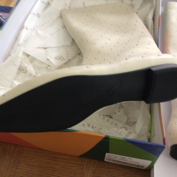 Katy Perry studded knee high boot in vanilla. NIB. Size 9. - Picture 2 of 4